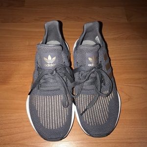 Women's Swift Run Casual Sneakers- size 4